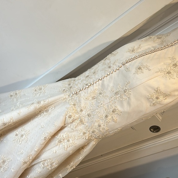 Justin Alexander Wedding Dress - not white - light gold - Picture 7 of 17